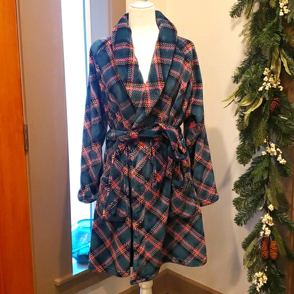 Victoria's Secret Plush Green, Pink Plaid Robe w/ Belt and pockets - Picture 2 of 16